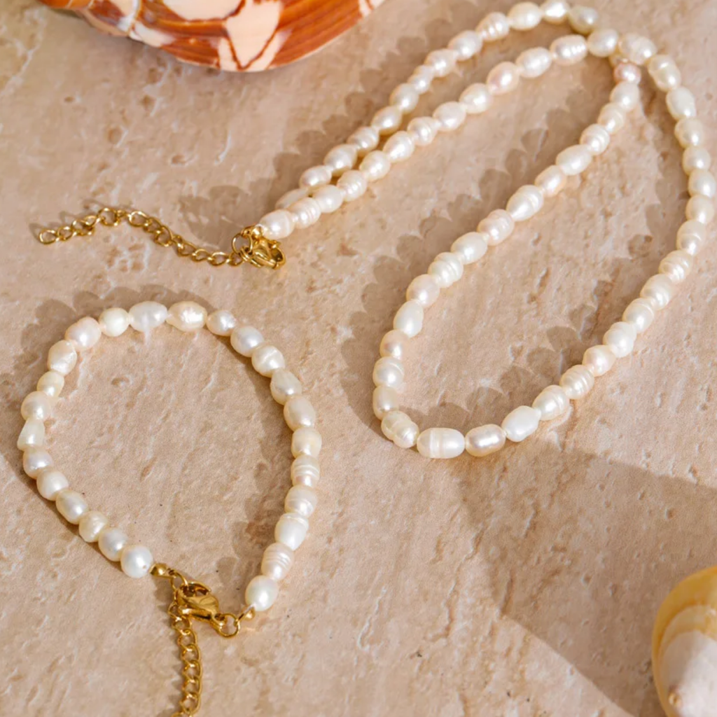 Collar y brazalete de perlas naturales