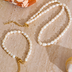 Collar y brazalete de perlas naturales