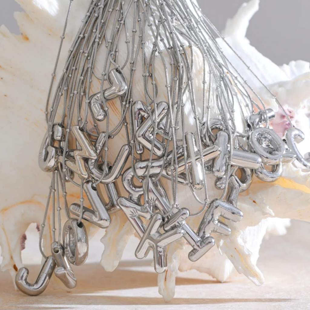 Collar de letras globo