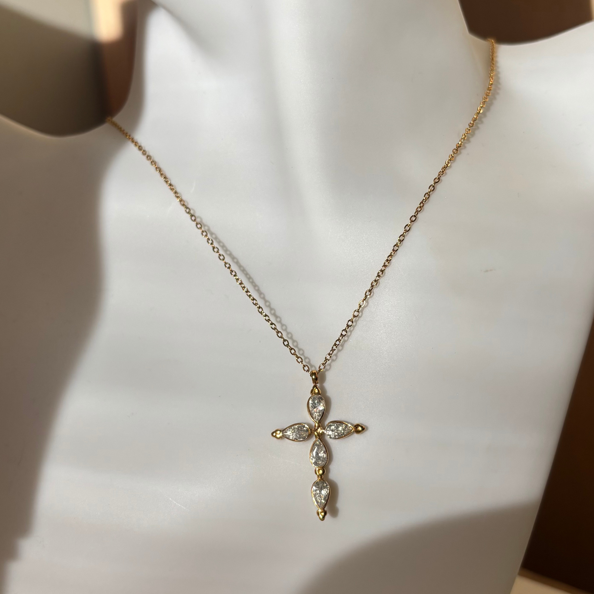 Collar Cruz brillante